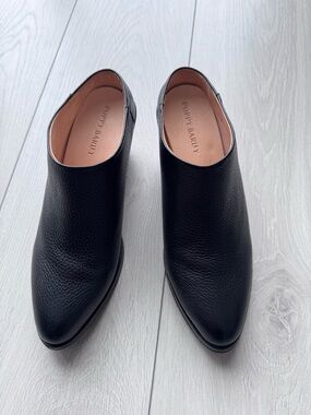 Poppy Barley Black Pointed Toe Leather Slip-On Mules